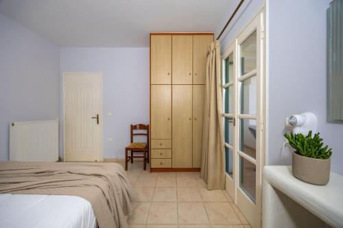 Una cama o camas en una habitación de Sahara Beach Apartments - Kastraki