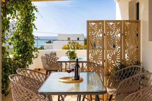 Un balcón o terraza en Sahara Beach Apartments - Kastraki