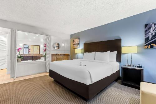 a large bedroom with a large bed and a window at Best Western Downtown Casper Hotel in Casper