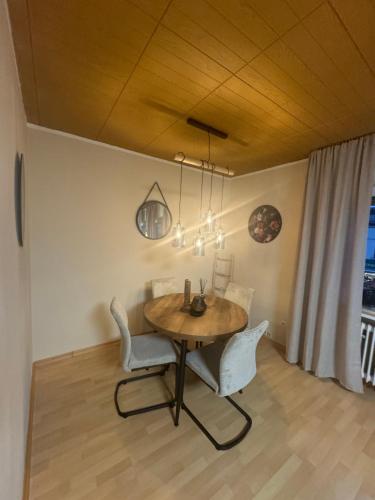 a dining room with a table and chairs at Ferienwohnung Sindorf in Kerpen