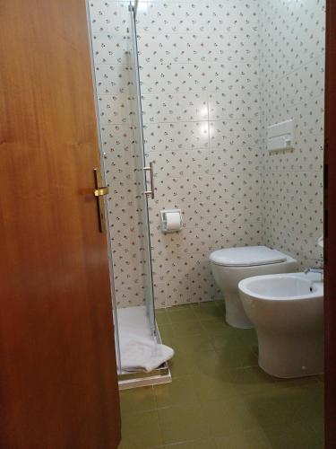 a bathroom with a toilet and a sink at M&M 40 monolocale in Tarvisio