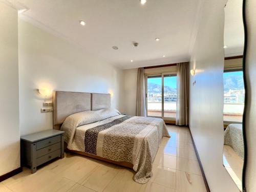 Mediterraneo Real Beach and Pool Penthouse