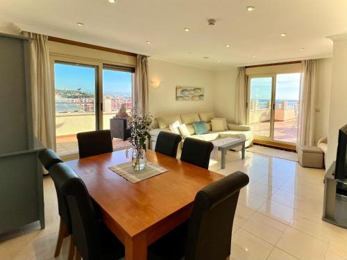 Mediterraneo Real Beach and Pool Penthouse