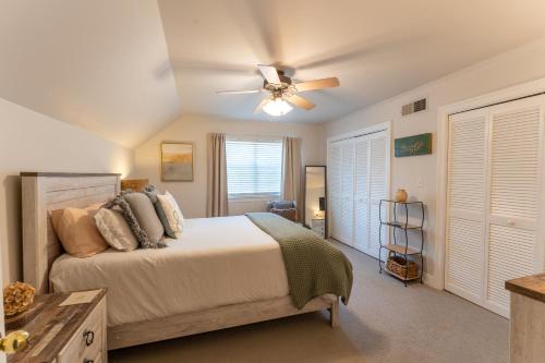 a bedroom with a bed and a ceiling fan at Sleepy Lagoon Cottage in Covington