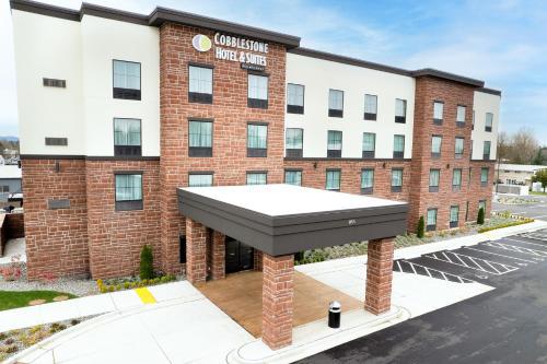 a rendering of the front of a hotel at Cobblestone Hotel & Suites - Lynden in Lynden