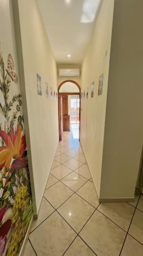 a hallway with a tile floor and an archway at Casa vacanza Lui & Giò in Trecase