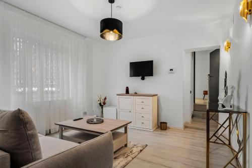 a living room with a couch and a table at SEVEN Apartments in Predeal