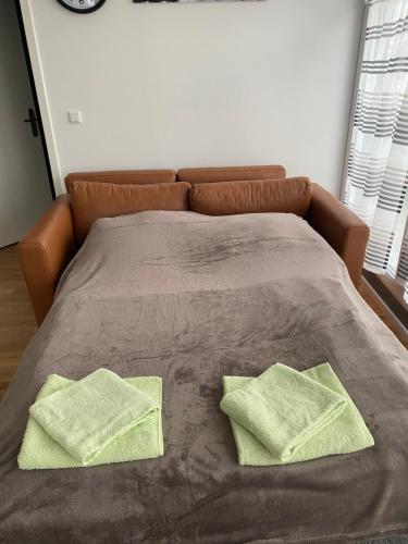 Postel nebo postele na pokoji v ubytování Schönes Erwachen im Frankfurter Penthouse