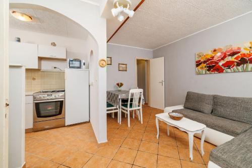 Apartments and Room Mirjana