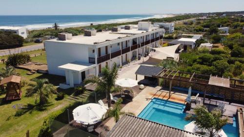 an aerial view of a building with a pool and the beach at Zen Boutique Apart Hotel in La Paloma