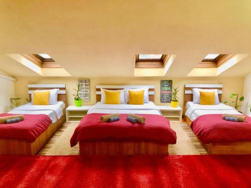 Postel nebo postele na pokoji v ubytování Urban Boutique Hotel