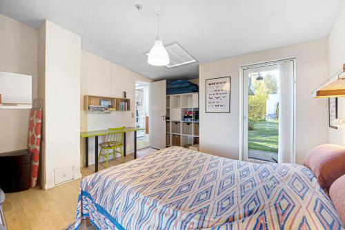 Ein Bett oder Betten in einem Zimmer der Unterkunft Cottage On Fur Island With Exceptional Sea View