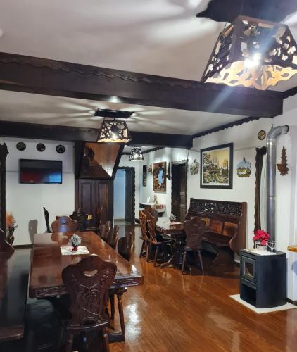 Ruang duduk di Hotel Schneider