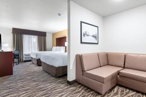 Postel nebo postele na pokoji v ubytování Cobblestone Hotel & Suites - Lynden