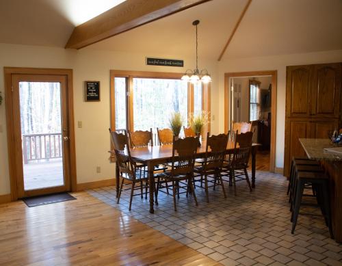 a dining room with a table and chairs at The Oakwood house in Rising Fawn