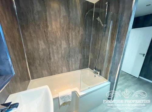 Ένα μπάνιο στο Jackson St by Prestige Properties SA
