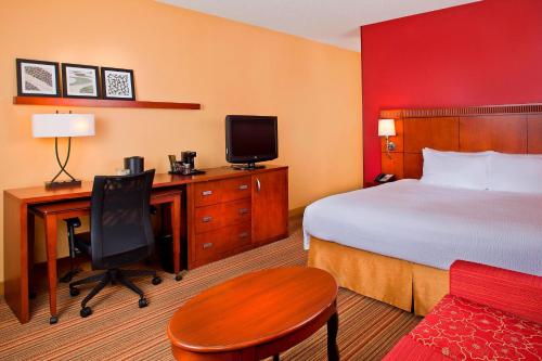 Courtyard by Marriott Orlando Airport Image