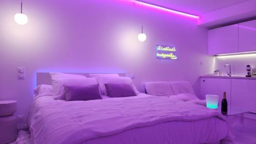 Postel nebo postele na pokoji v ubytování Love room à 30 mn des plages et de Vannes