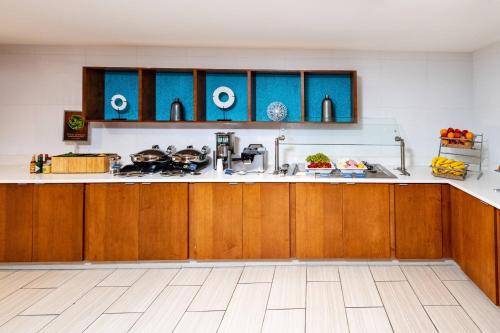 Kuchyň nebo kuchyňský kout v ubytování SpringHill Suites Houston Medical Center / NRG Park