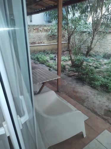 Downtown Apartment with Private Yard YR1