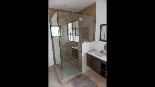 a bathroom with a glass shower and a sink at 11 Suite Grande Para 4 Personas con Factura in Torreón