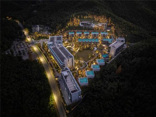 an overhead view of a resort at night with lights at Yibo Jinling Hotel Moganshan in Huzhou