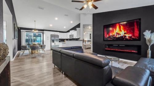 a living room with a couch and a fireplace at Rainbow River Springs Dunnellon in Dunnellon
