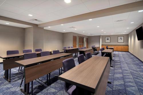 a classroom with tables and chairs in a room at Courtyard by Marriott Cincinnati Airport in Erlanger