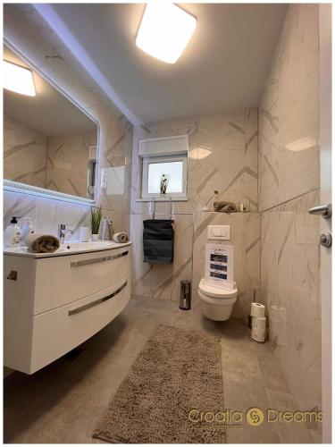 Oceanview Deluxe penthouse apartment with 89m2 living space 90m2 roof terrace
