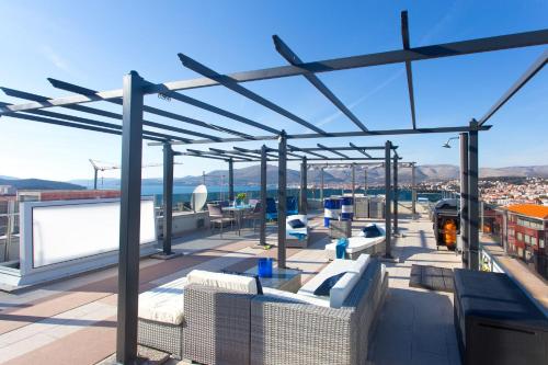 Oceanview Deluxe penthouse apartment with 89m2 living space 90m2 roof terrace