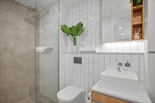 a white bathroom with a toilet and a sink at Free Parking 2B2B Next to Flagstaff Gardens in Melbourne