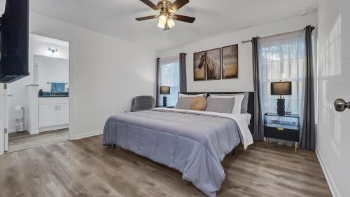 a bedroom with a bed and a ceiling fan at Rainbow River Springs Dunnellon in Dunnellon