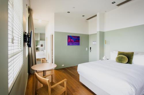 Una cama o camas en una habitación de The Prince