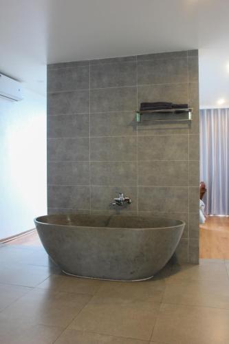 Chuồn Chuồn Resort Nghia Lo - Free Sauna & Onsenにあるバスルーム
