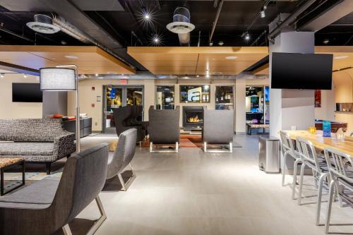 Un lugar para sentarse en Aloft Columbia Harbison