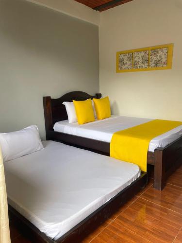 Cama o camas de una habitación en Buen Vivir Restrepo a 30 minutos Lago Calima
