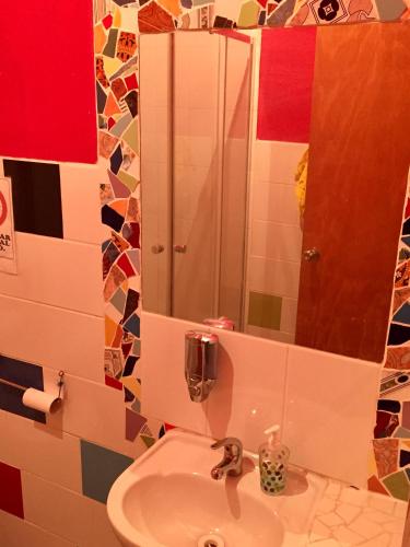 a bathroom with a sink and a mirror at Casa de Colores de Totoralillo in Totoralillo