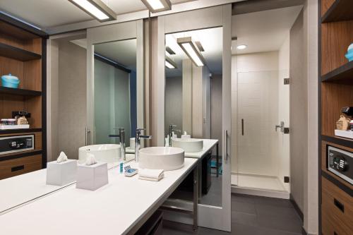 Aloft Seattle Sea-Tac Airport Image