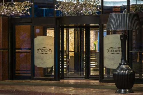 a black vase sitting in front of a store window at Renaissance Austin Hotel in Austin