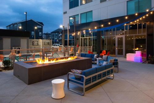 Posezení v ubytování Aloft Charlotte Airport