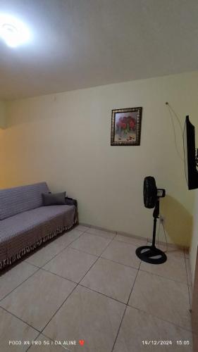 a living room with a couch and a camera in a room at Casa de praia Região dos Lagos - Unamar - Cabo Frio RJ in Cabo Frio