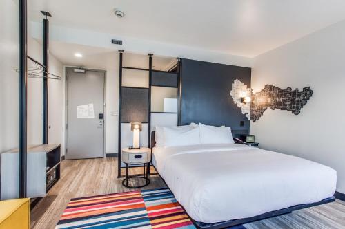 Aloft Dallas Arlington Entertainment District Image