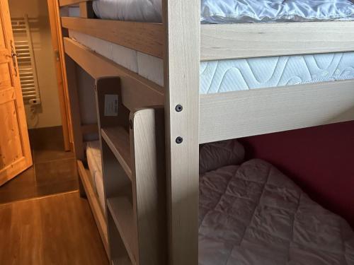 quelques lits superposés dans une chambre dans l'établissement Appartement Châtel 3 pièces, 6 pers, proche centre, terrasse, parking - FR-1-676-181, à Châtel