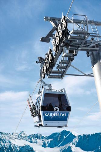 a ski lift with mountains in the background at Hotel Lärchenhof in Kaunertal