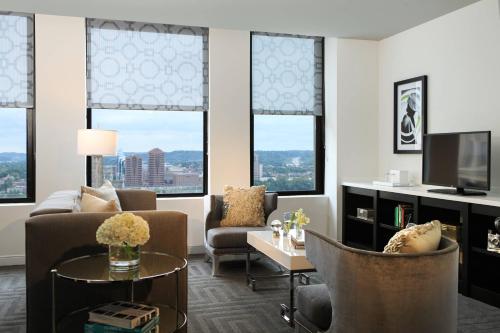 Renaissance Cincinnati Downtown Hotel Image