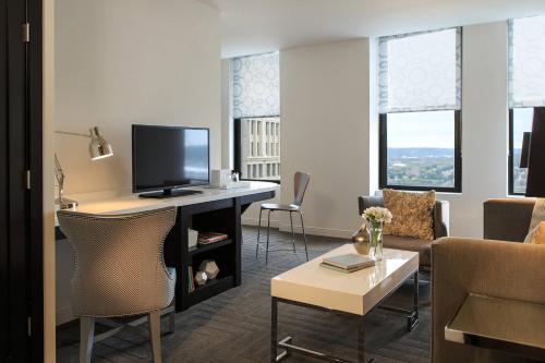 Renaissance Cincinnati Downtown Hotel Image