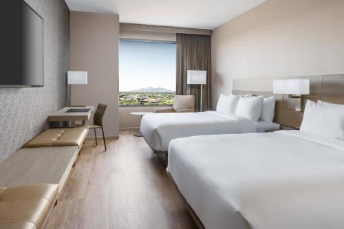 Postel nebo postele na pokoji v ubytování AC Hotel by Marriott Scottsdale North