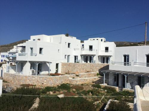 a large white building on top of a hill at Makares in Donoussa
