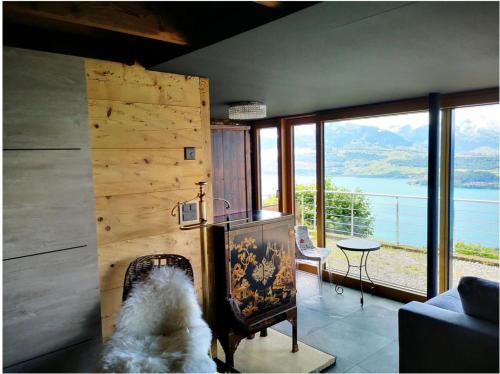 Mynd úr myndasafni af Chalet with view of the mountains and the Thun lake í Sigriswil