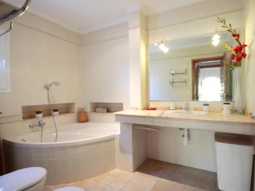 Koupelna v ubytování Villa Amaya